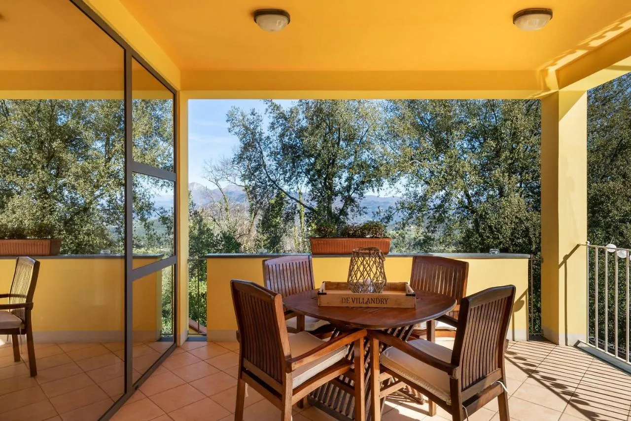 Holiday Prato Verde Chiatri Bed & Breakfast